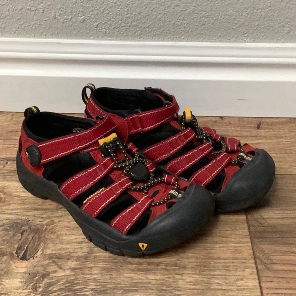KEEN Kids Size 12 Newport H2 Sandal RED water shoe hiking outdoor